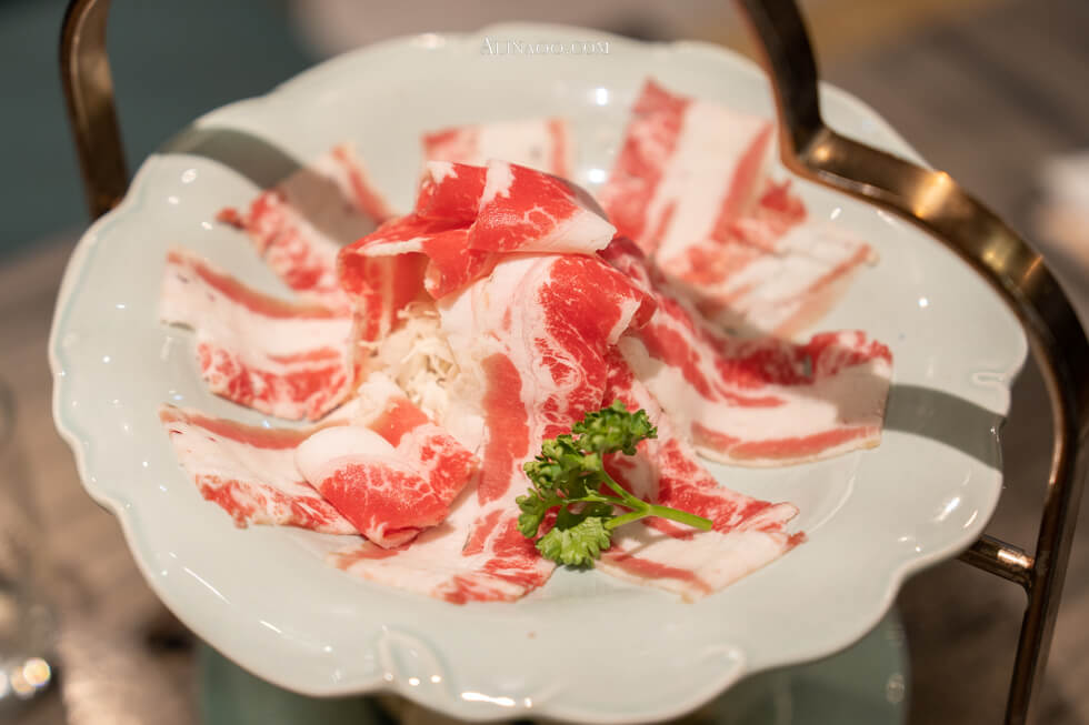 【台北美食】 青花驕 肥牛麻辣鍋｜仙氣牛肉拼盤浮誇好澎湃 @Alina 愛琳娜