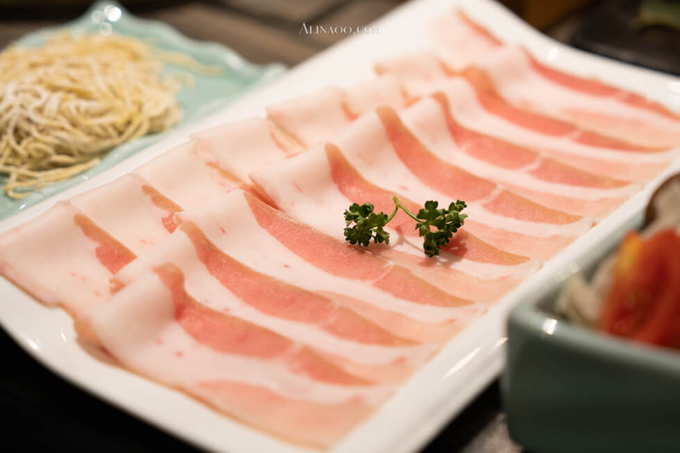 【台北美食】 青花驕 肥牛麻辣鍋｜仙氣牛肉拼盤浮誇好澎湃 @Alina 愛琳娜