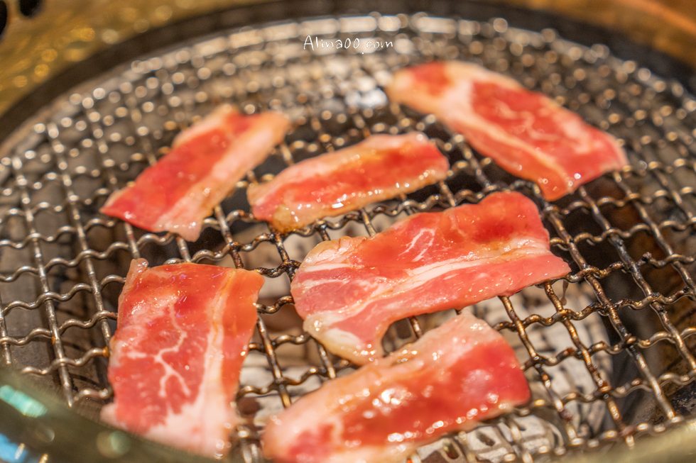 【台中美食】 屋馬燒肉-文心店|豪華全牛套餐金澎湃,最愛牛小排! @Alina 愛琳娜 【台中美食】 屋馬燒肉-文心店|豪華全牛套餐金澎湃,最愛牛小排! @Alina 愛琳娜