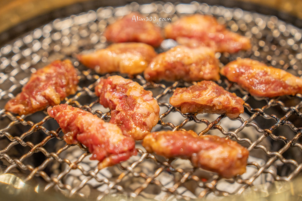 【台中美食】 屋馬燒肉-文心店|豪華全牛套餐金澎湃,最愛牛小排! @Alina 愛琳娜 【台中美食】 屋馬燒肉-文心店|豪華全牛套餐金澎湃,最愛牛小排! @Alina 愛琳娜