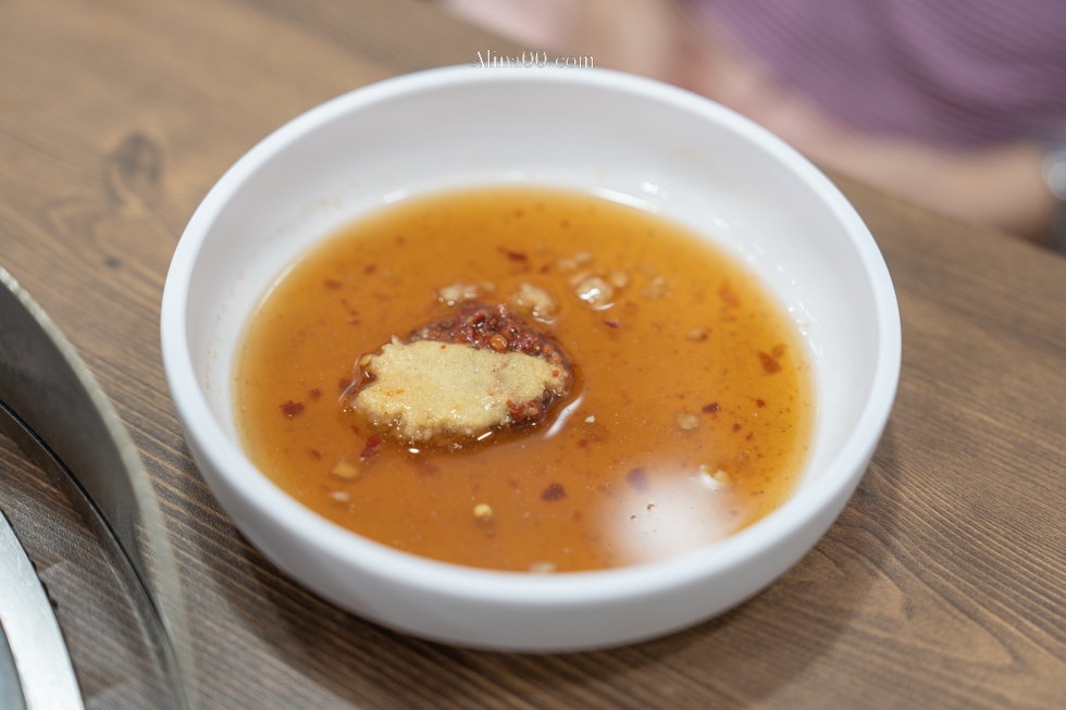 孔陵一隻雞-首爾新村梨大店｜推薦加點海苔雞蛋粥跟刀削麵 @Alina 愛琳娜