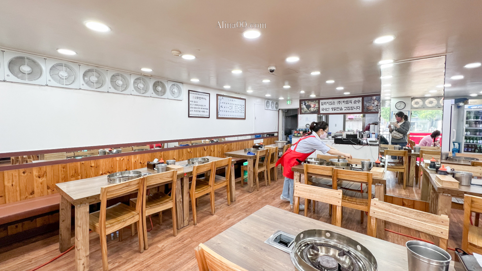 孔陵一隻雞-首爾新村梨大店｜推薦加點海苔雞蛋粥跟刀削麵 @Alina 愛琳娜