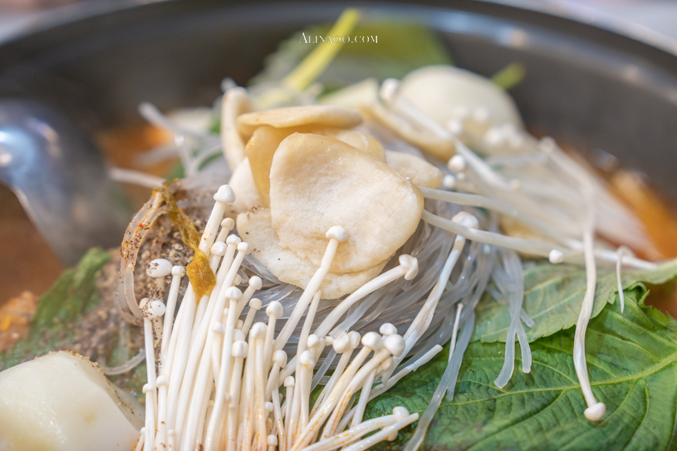 【首爾美食】元堂馬鈴薯排骨湯 孔德麻浦店|2人1鍋好滿足 @Alina 愛琳娜 【首爾美食】元堂馬鈴薯排骨湯 孔德麻浦店|2人1鍋好滿足 @Alina 愛琳娜