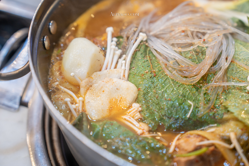 【首爾美食】元堂馬鈴薯排骨湯 孔德麻浦店|2人1鍋好滿足 @Alina 愛琳娜 【首爾美食】元堂馬鈴薯排骨湯 孔德麻浦店|2人1鍋好滿足 @Alina 愛琳娜
