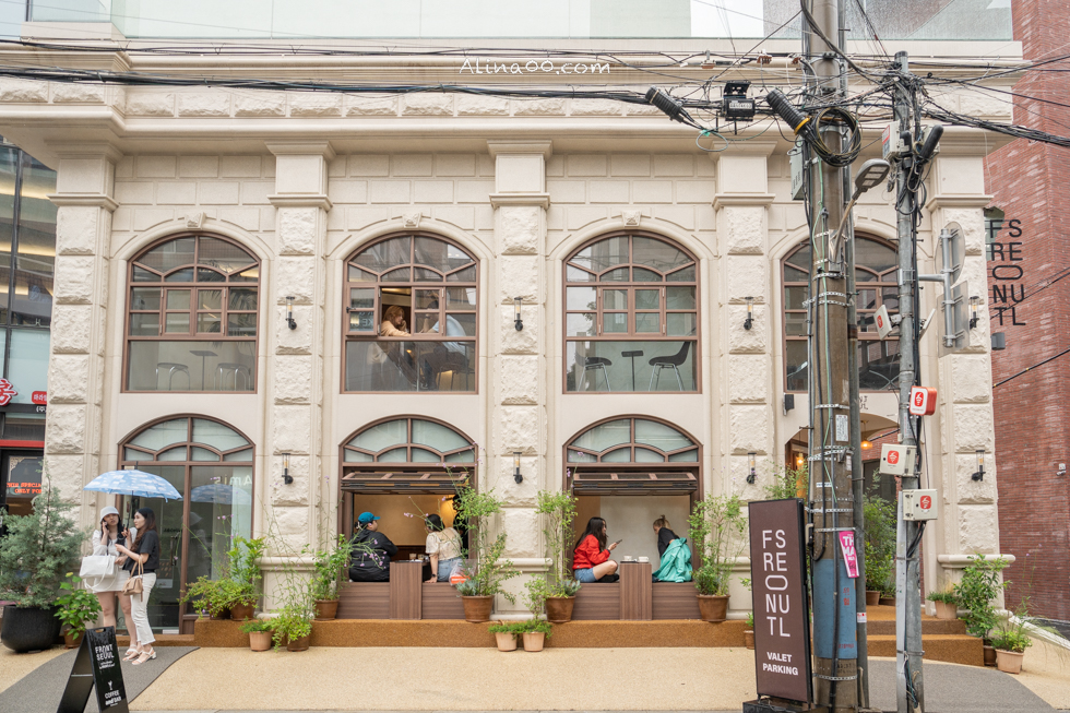 【首爾咖啡廳】新沙洞 FRONT SEOUL Cafe 歐風建築外觀好浪漫 @Alina 愛琳娜