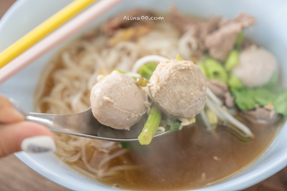【清邁美食】Blue noodle&nbsp;泰式牛肉麵,古城塔佩門熱門小吃 @Alina 愛琳娜