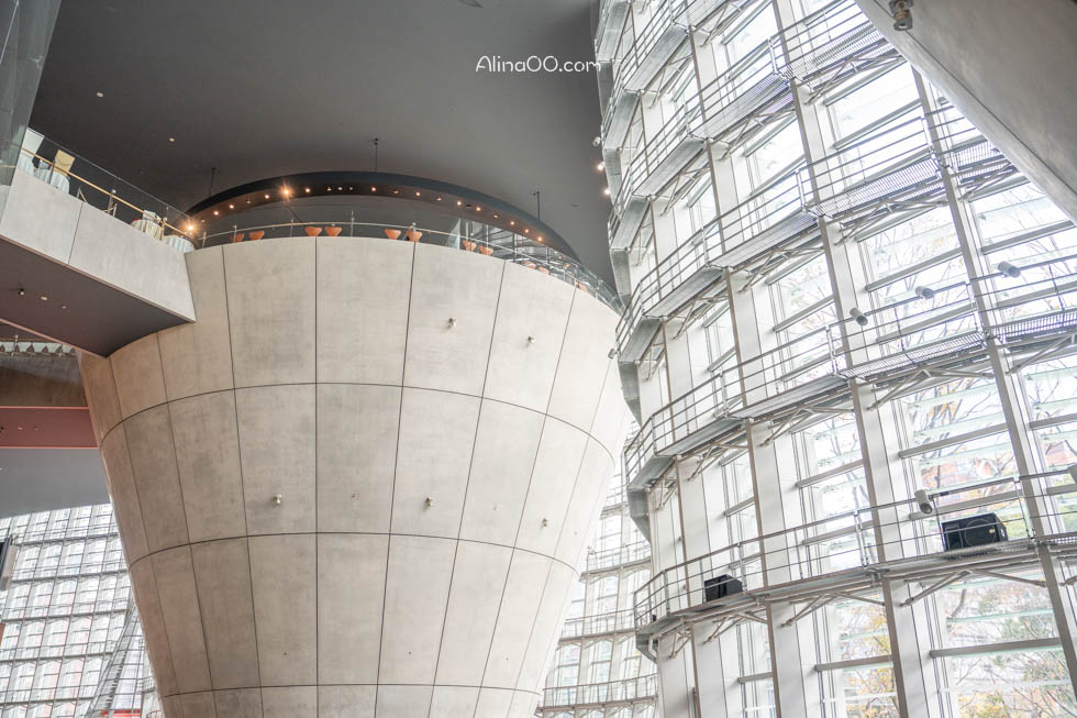 【東京景點】國立新美術館｜日本代謝派建築本身就是藝術 @Alina 愛琳娜