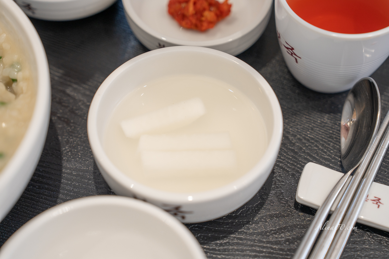 【台北美食】本粥台灣店｜韓式小菜免費續點1次,吃不完打包外帶 @Alina 愛琳娜