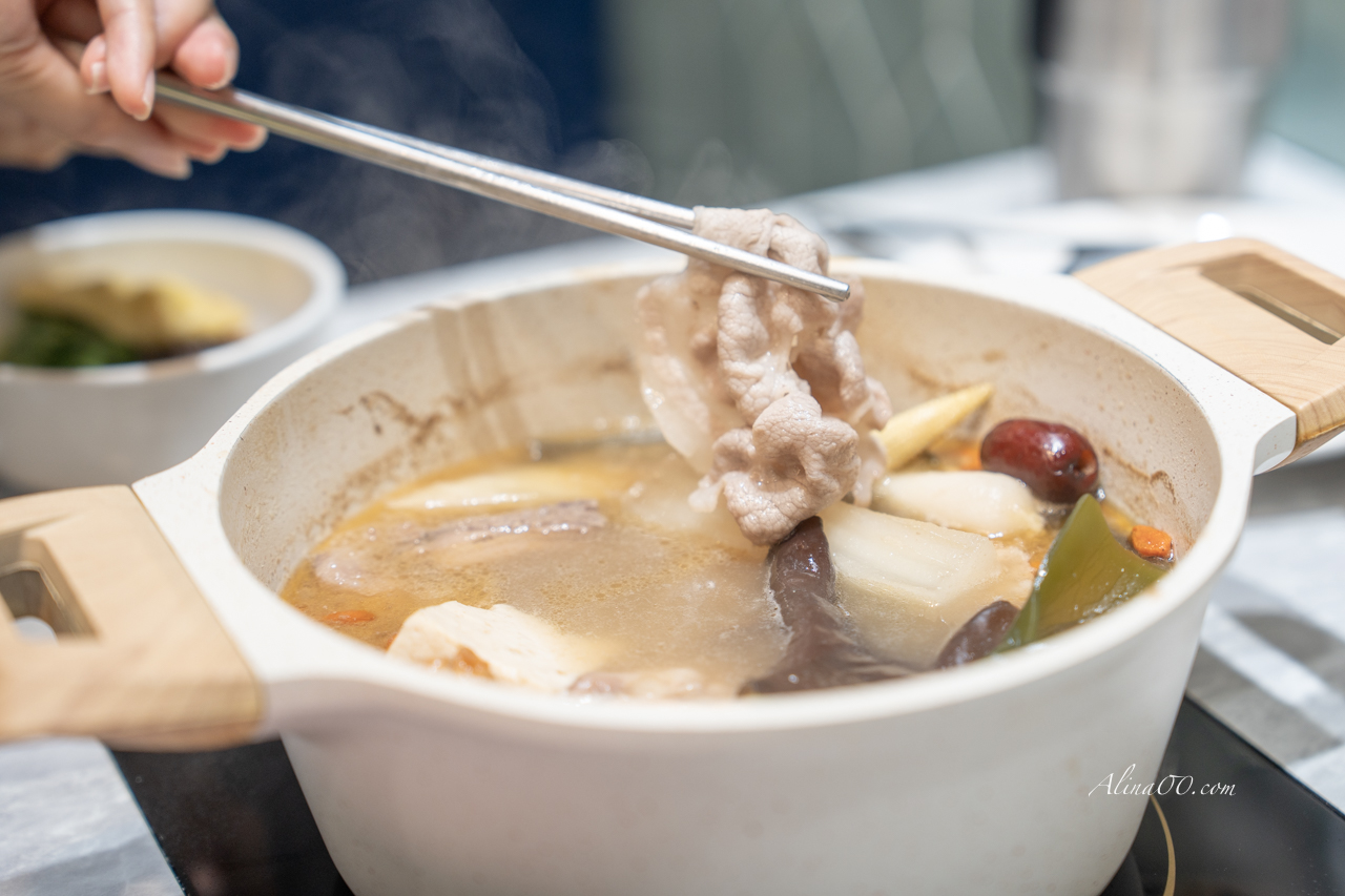 【桃園美食】養鍋台中石頭火鍋/寵物友善餐廳,被石頭火鍋爆香耽誤的剝皮辣椒雞腿肉火鍋 @Alina 愛琳娜