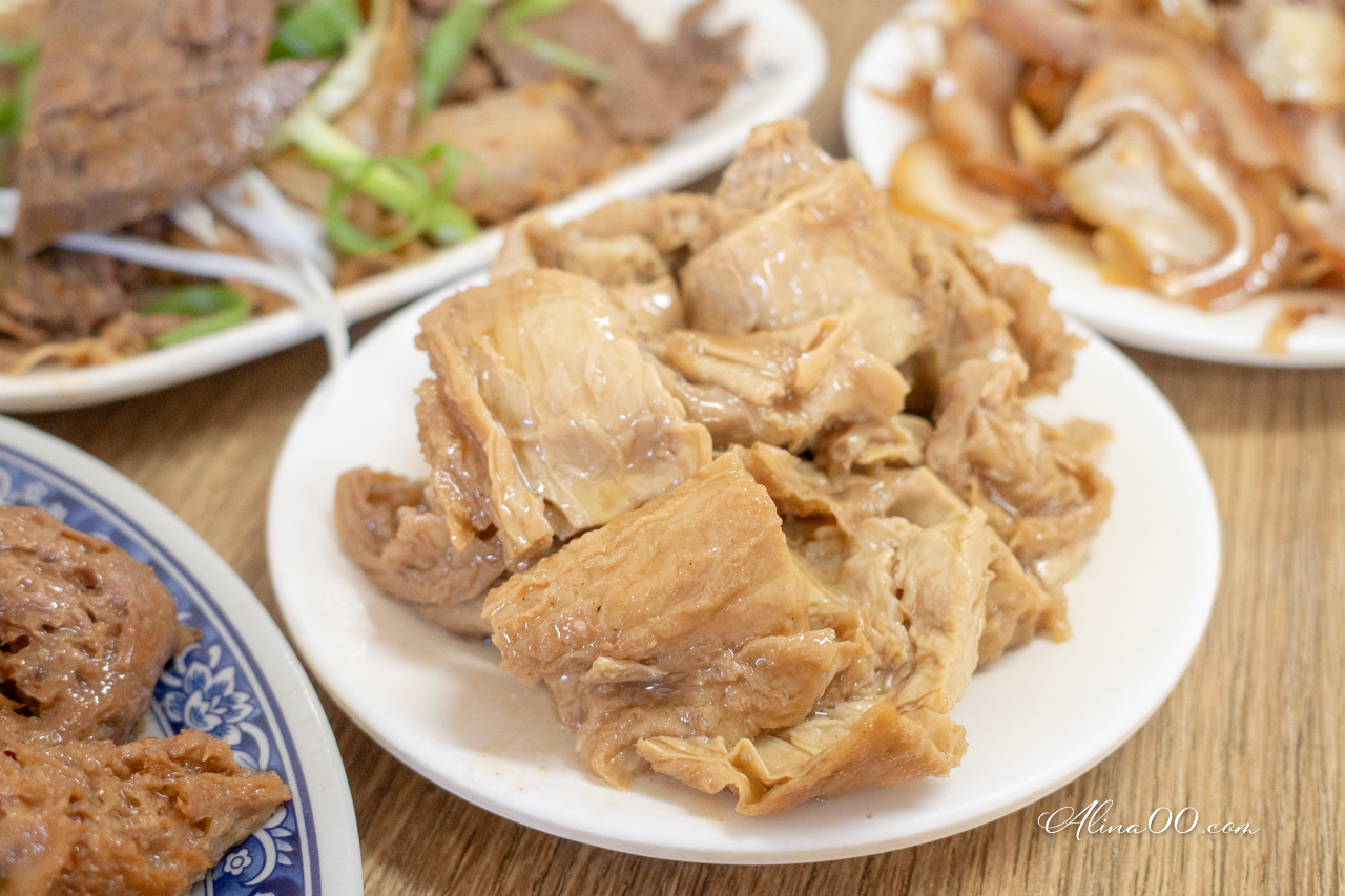 東湖王家水餃館|在地人從小吃到大,最愛豬肉水餃配雙榨乾麵 @Alina 愛琳娜 東湖王家水餃館|在地人從小吃到大,最愛豬肉水餃配雙榨乾麵 @Alina 愛琳娜