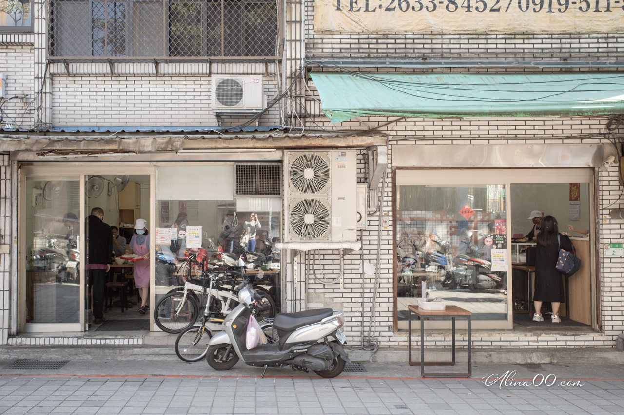 東湖王家水餃館|在地人從小吃到大,最愛豬肉水餃配雙榨乾麵 @Alina 愛琳娜 東湖王家水餃館|在地人從小吃到大,最愛豬肉水餃配雙榨乾麵 @Alina 愛琳娜