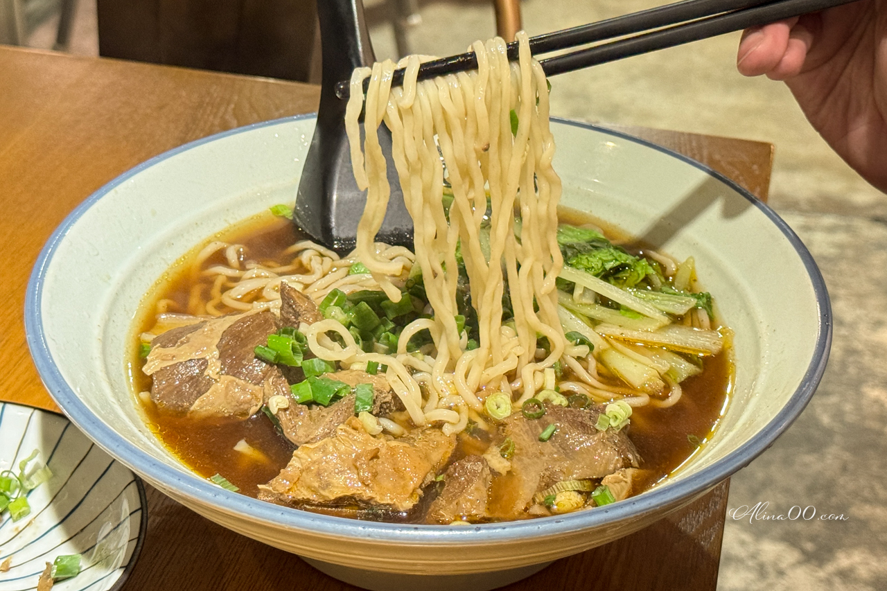 【花蓮美食】六里屯麵食專家｜紅燒羊肉麵口味份量都滿足 @Alina 愛琳娜