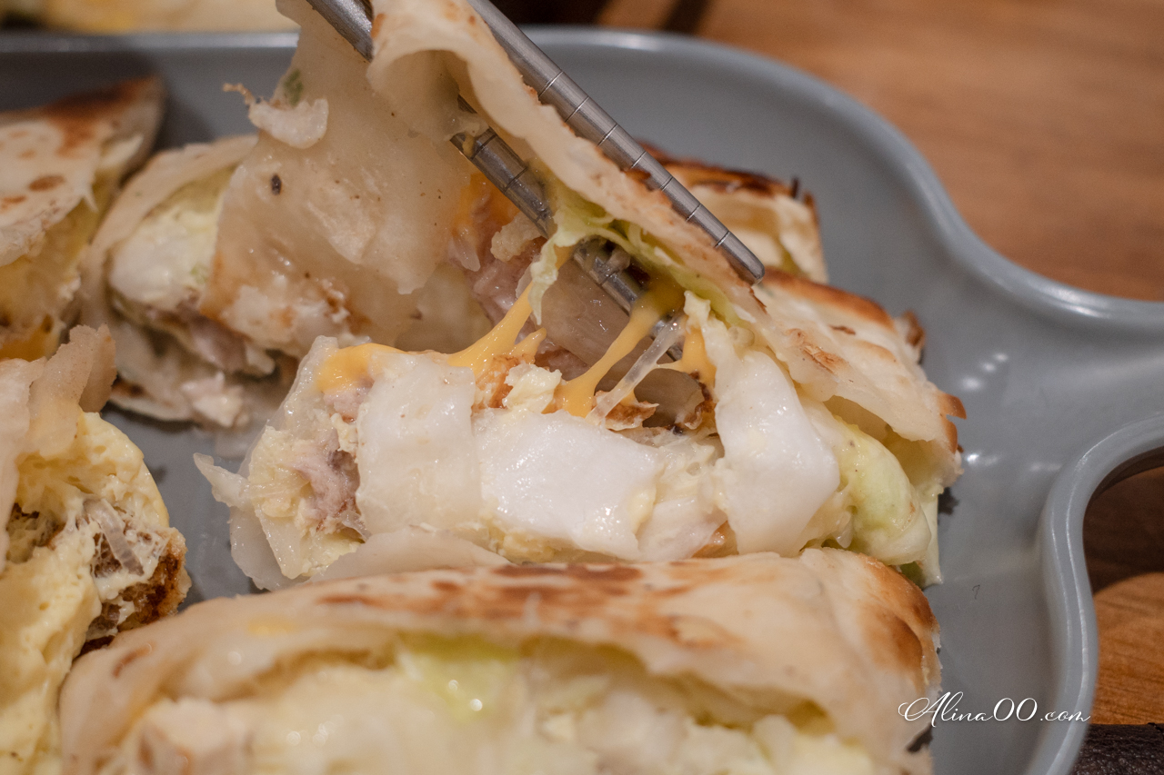 阿桂蛋餅東湖店｜內湖厚酥脆餅皮蛋餅，爆餡高麗菜必點推薦 @Alina 愛琳娜