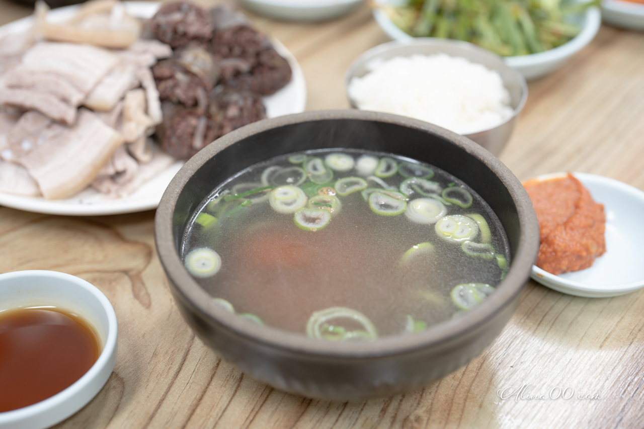 釜山陝川湯飯家｜白切豬肉湯飯配血腸，米其林必比登推薦真好吃 @Alina 愛琳娜