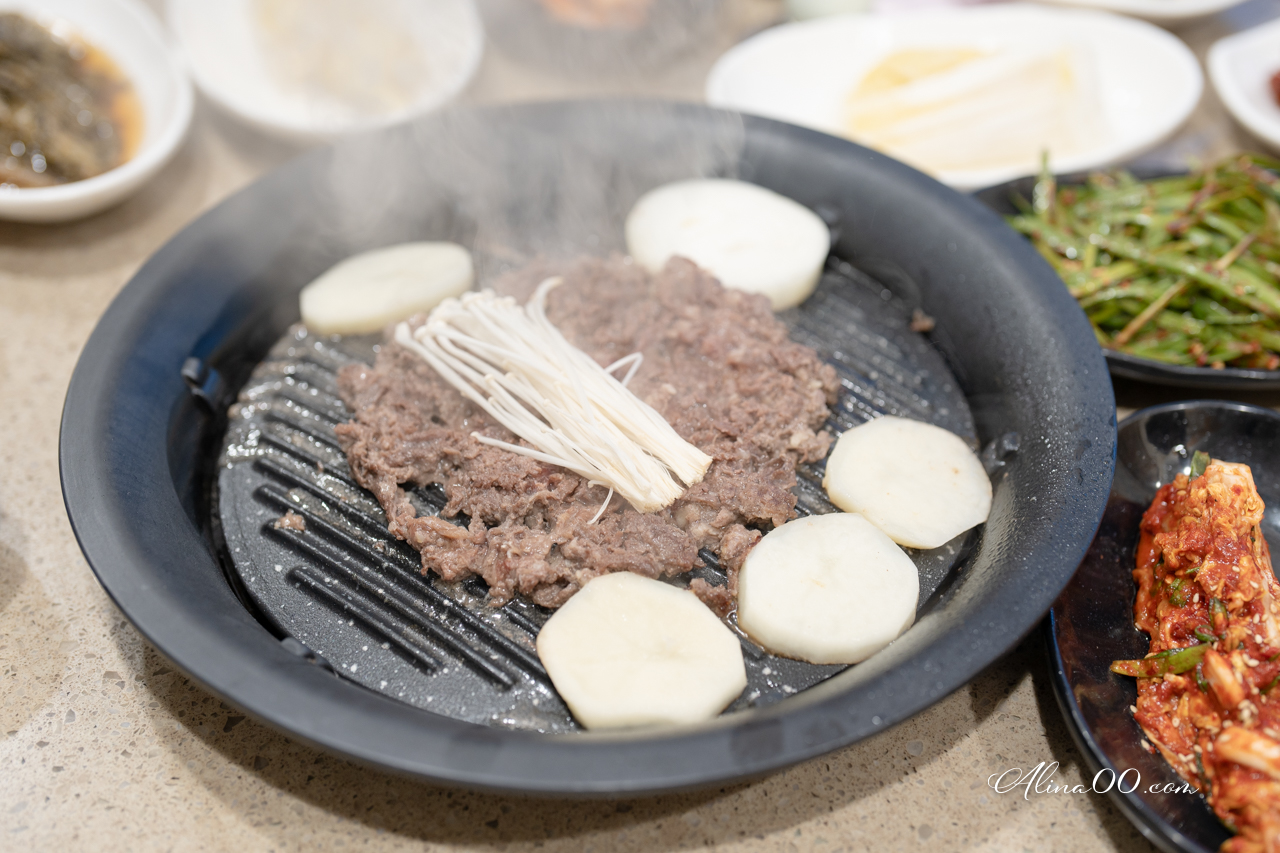 彥陽烤牛肉釜山家｜玄彬吃過的米其林烤牛肉，姨母很親切 @Alina 愛琳娜