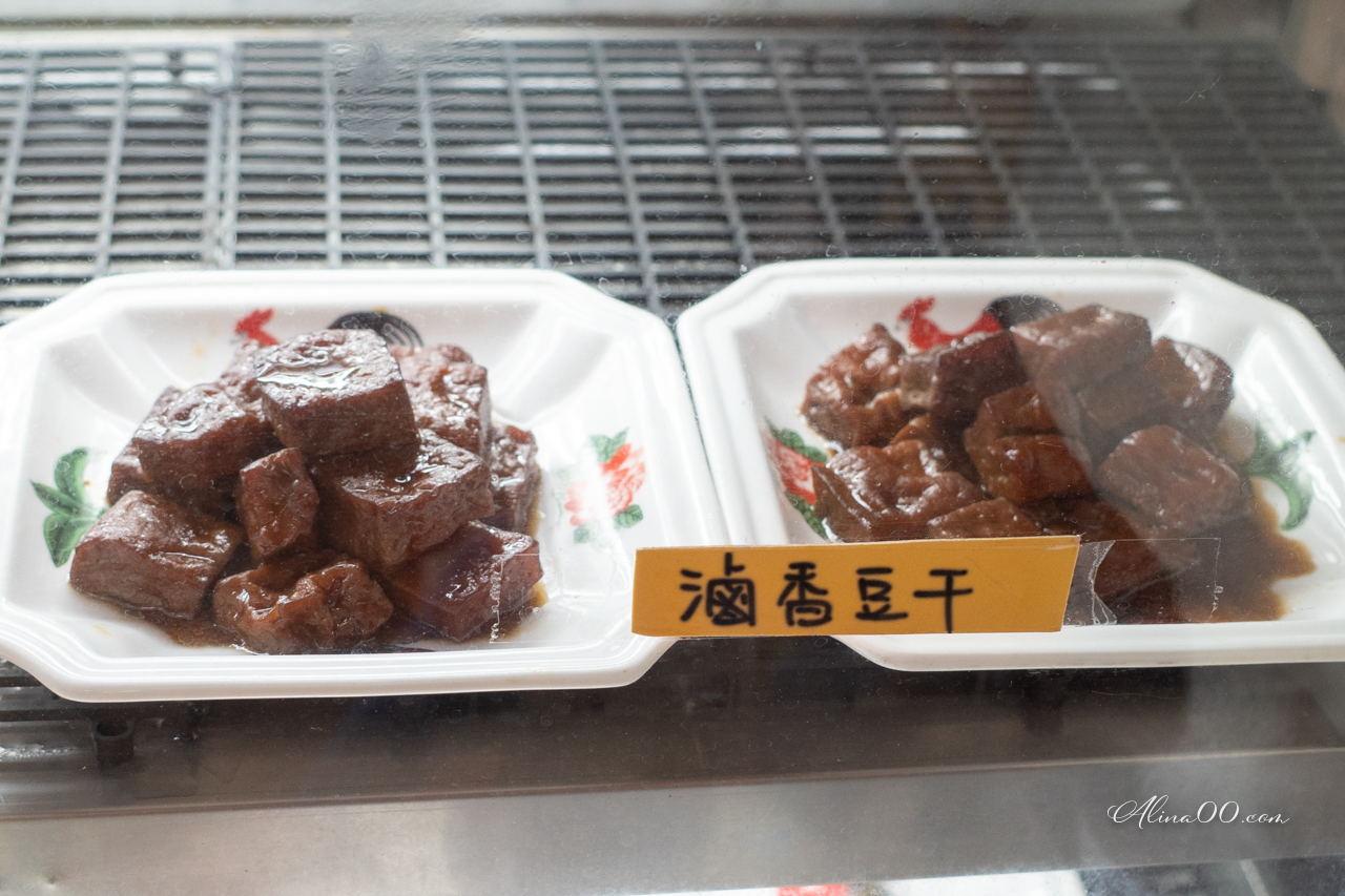【花蓮美食】黑點師魯肉飯|蚵仔滷肉飯配鴨蛋,小菜推豬頭皮 @Alina 愛琳娜 【花蓮美食】黑點師魯肉飯|蚵仔滷肉飯配鴨蛋,小菜推豬頭皮 @Alina 愛琳娜