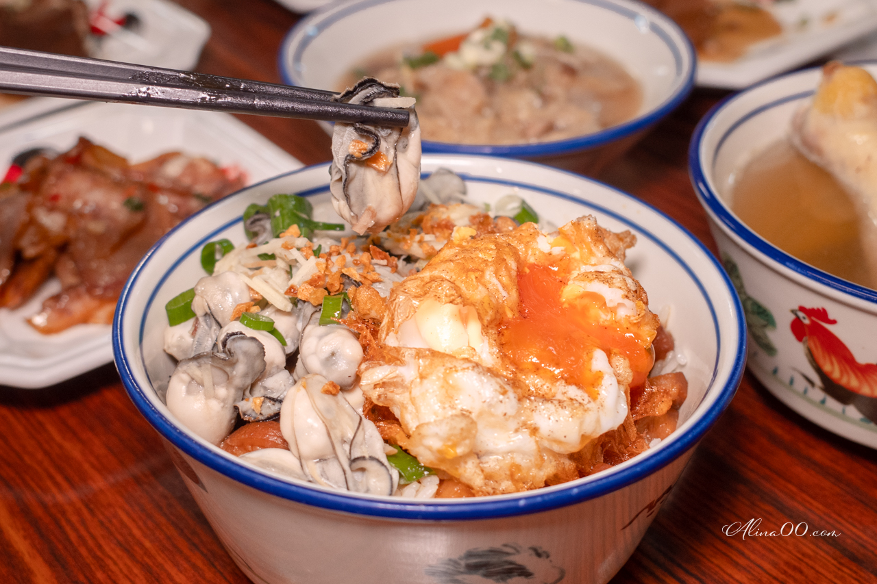 【花蓮美食】黑點師魯肉飯｜蚵仔滷肉飯配鴨蛋,小菜推豬頭皮 @Alina 愛琳娜
