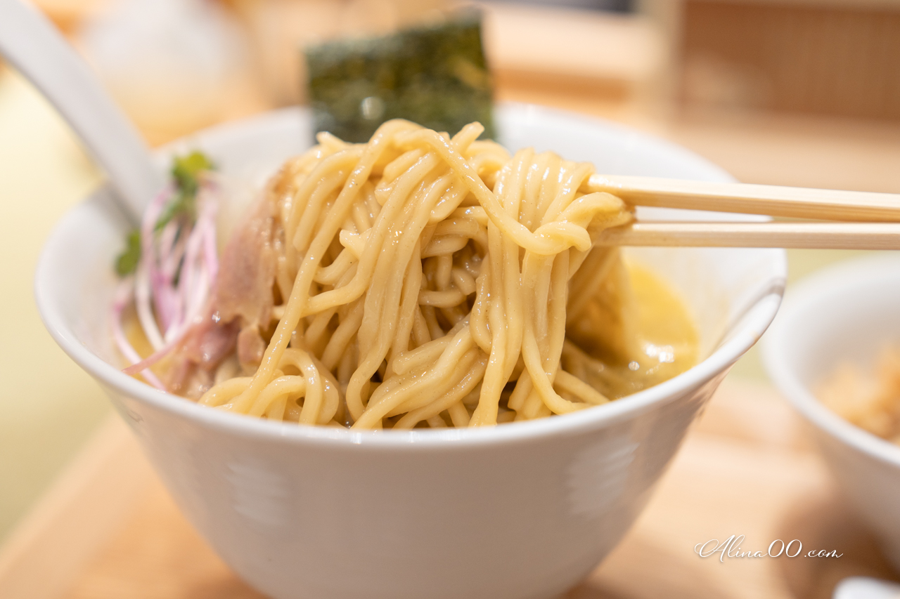 【東京美食】築地牡蠣拉麵 牡蠣と貝｜濃厚湯頭Q彈麵條超好吃 @Alina 愛琳娜