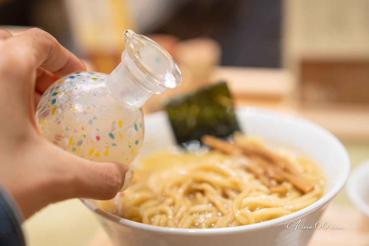 【東京美食】築地牡蠣拉麵 牡蠣と貝|濃厚湯頭Q彈麵條超好吃 @Alina 愛琳娜 【東京美食】築地牡蠣拉麵 牡蠣と貝|濃厚湯頭Q彈麵條超好吃 @Alina 愛琳娜