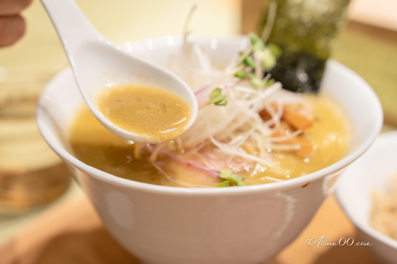【東京美食】築地牡蠣拉麵 牡蠣と貝|濃厚湯頭Q彈麵條超好吃 @Alina 愛琳娜 【東京美食】築地牡蠣拉麵 牡蠣と貝|濃厚湯頭Q彈麵條超好吃 @Alina 愛琳娜