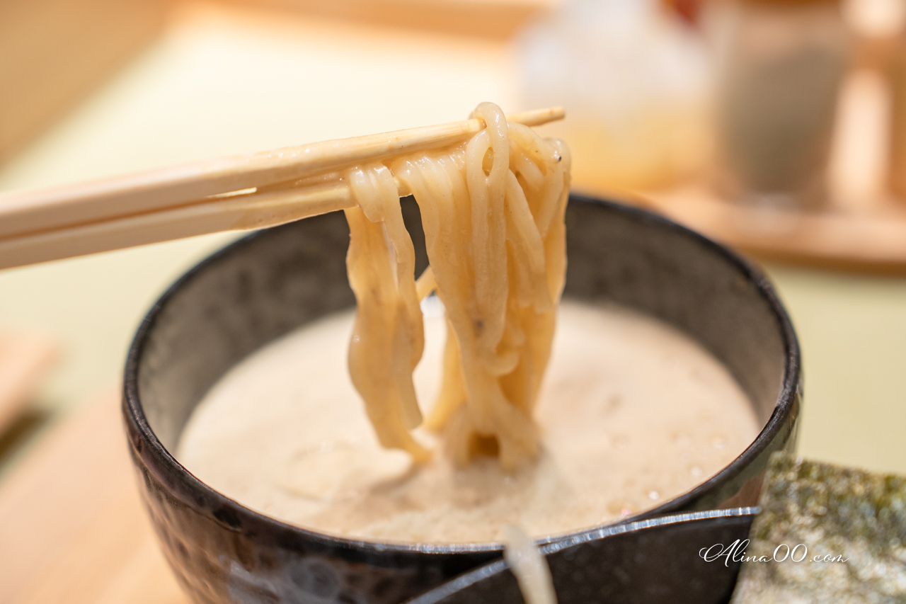 【東京美食】築地牡蠣拉麵 牡蠣と貝|濃厚湯頭Q彈麵條超好吃 @Alina 愛琳娜 【東京美食】築地牡蠣拉麵 牡蠣と貝|濃厚湯頭Q彈麵條超好吃 @Alina 愛琳娜