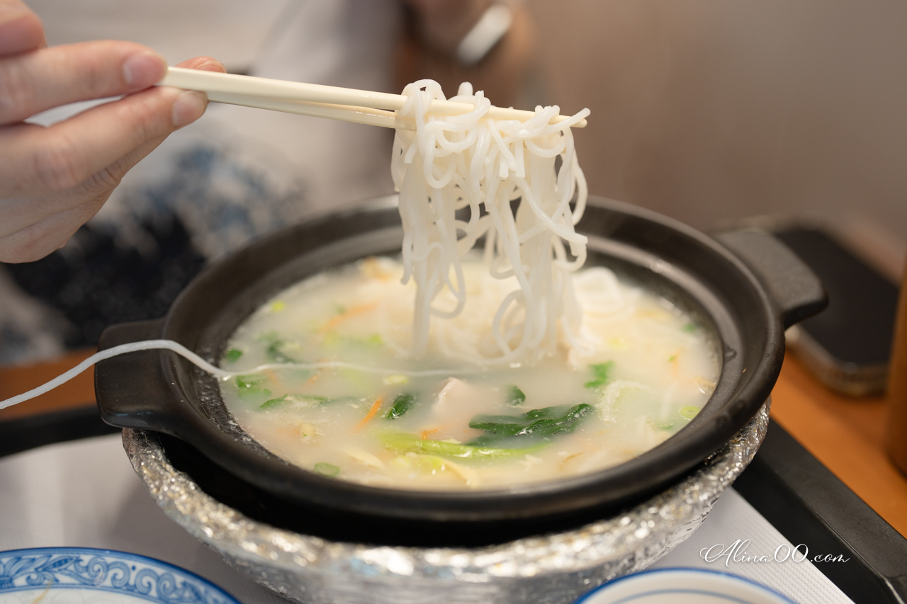 【台北美食】云滇雲南過橋米線｜小鍋米線破酥豆沙包經典好吃 @Alina 愛琳娜
