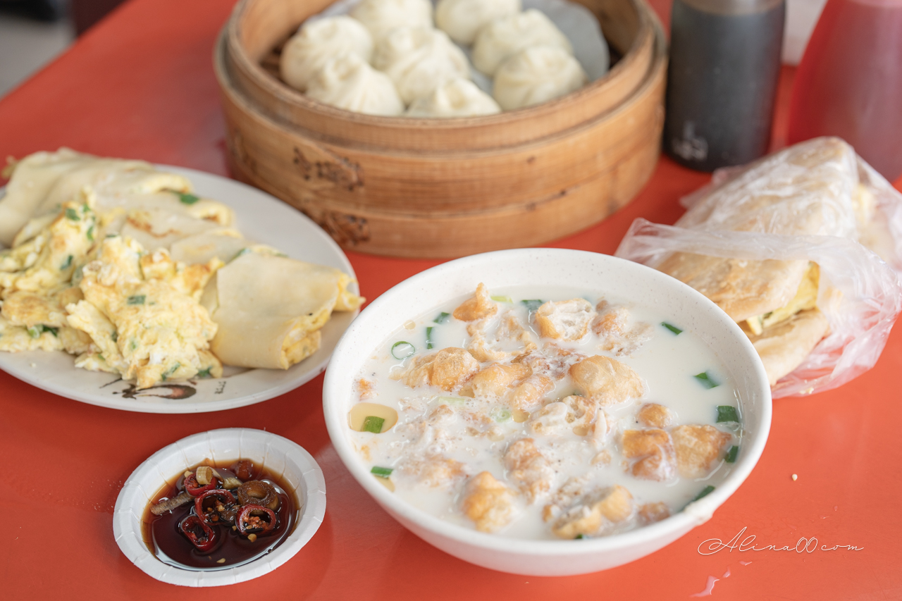 內湖737永和豆漿｜早餐推薦小籠包、多料蛋餅，必加特調辣醬 @Alina 愛琳娜