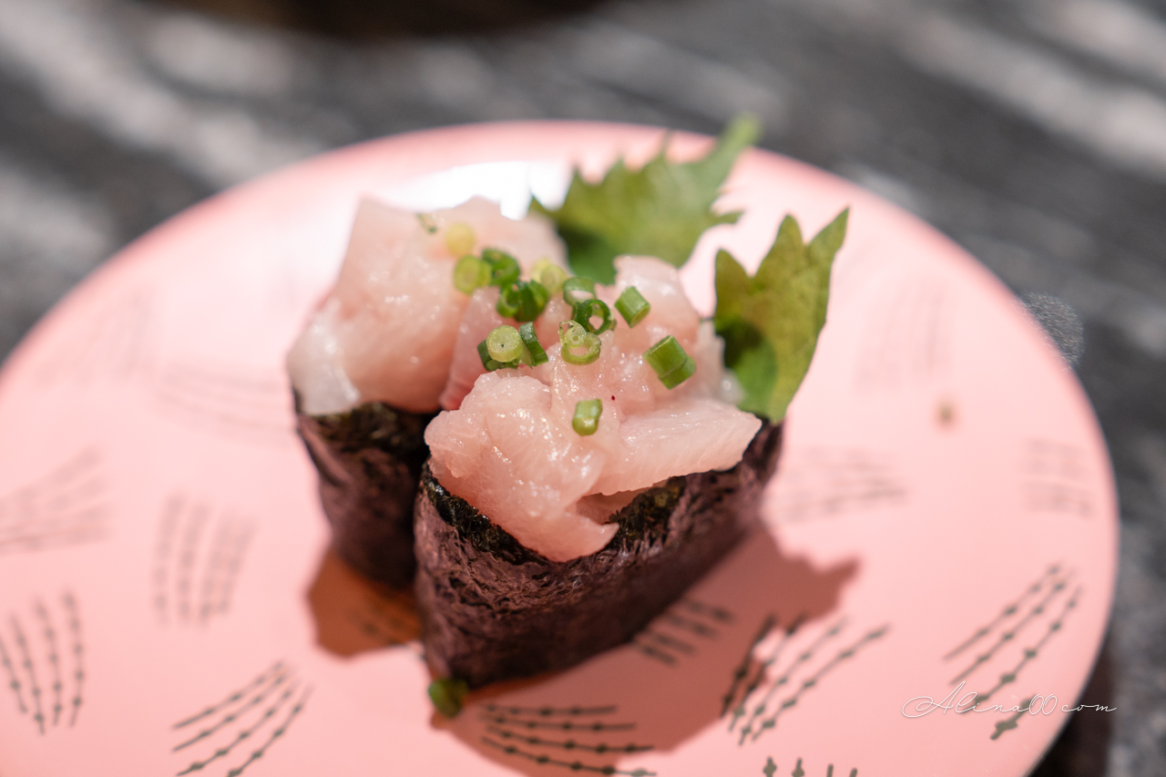 迴轉壽司根室花丸 東京銀座店｜排隊2.5小時才吃到,蟹腳味噌湯必點 @Alina 愛琳娜