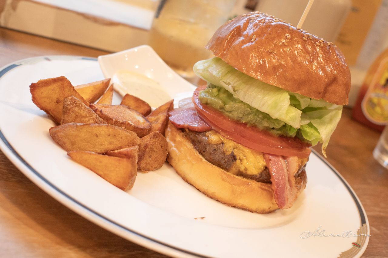 【沖繩美食】BURGER TIME 國際通漢堡店,早餐吃BLT酪梨好滿足 @Alina 愛琳娜