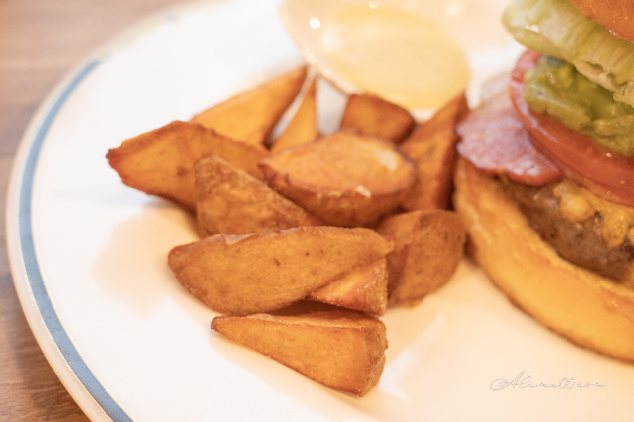 【沖繩美食】BURGER TIME 國際通漢堡店,早餐吃BLT酪梨好滿足 @Alina 愛琳娜