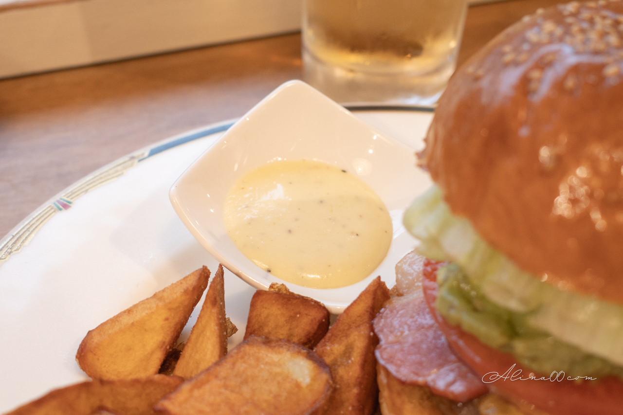 【沖繩美食】BURGER TIME 國際通漢堡店,早餐吃BLT酪梨好滿足 @Alina 愛琳娜