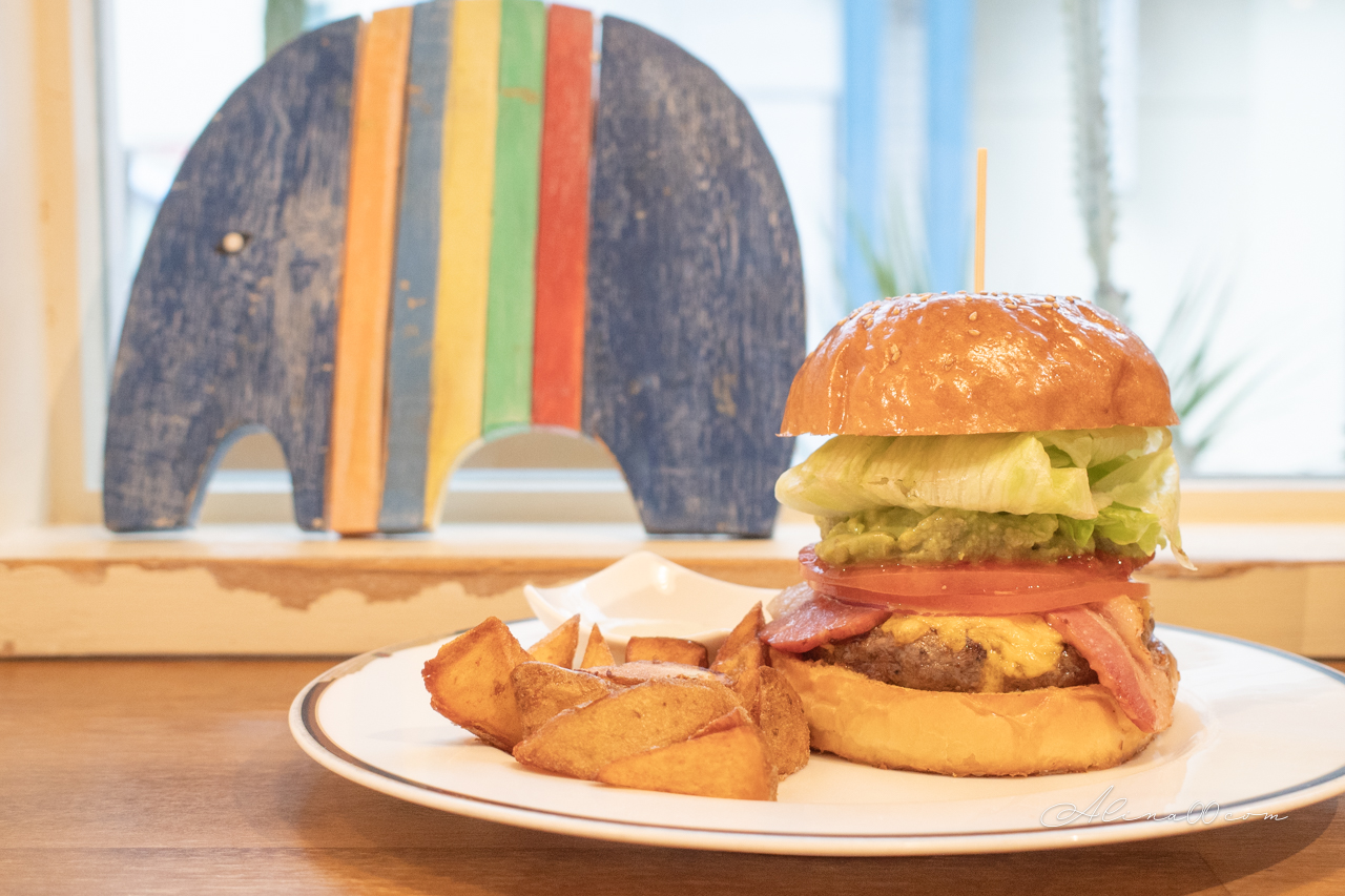 【沖繩美食】BURGER TIME 國際通漢堡店,早餐吃BLT酪梨好滿足 @Alina 愛琳娜