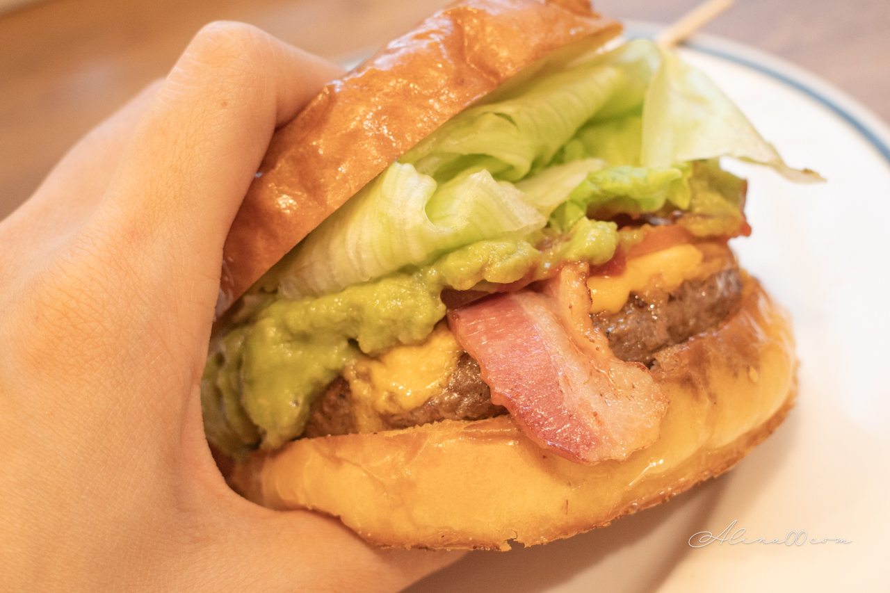 【沖繩美食】BURGER TIME 國際通漢堡店,早餐吃BLT酪梨好滿足 @Alina 愛琳娜