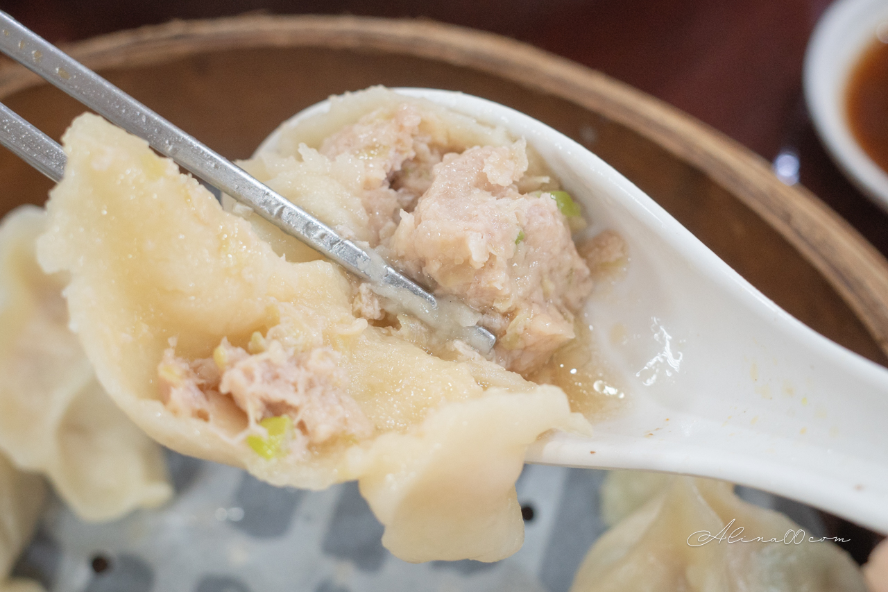 台北頂好紫琳蒸餃｜花素蒸餃配蔥油餅加蛋+綠豆粥，是真愛 @Alina 愛琳娜
