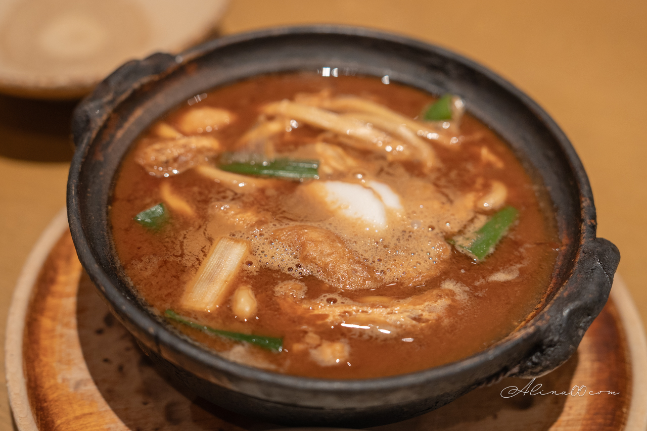 【名古屋美食】山本屋總本家味噌煮烏龍麵｜招牌雞肉親子烏冬麵 @Alina 愛琳娜