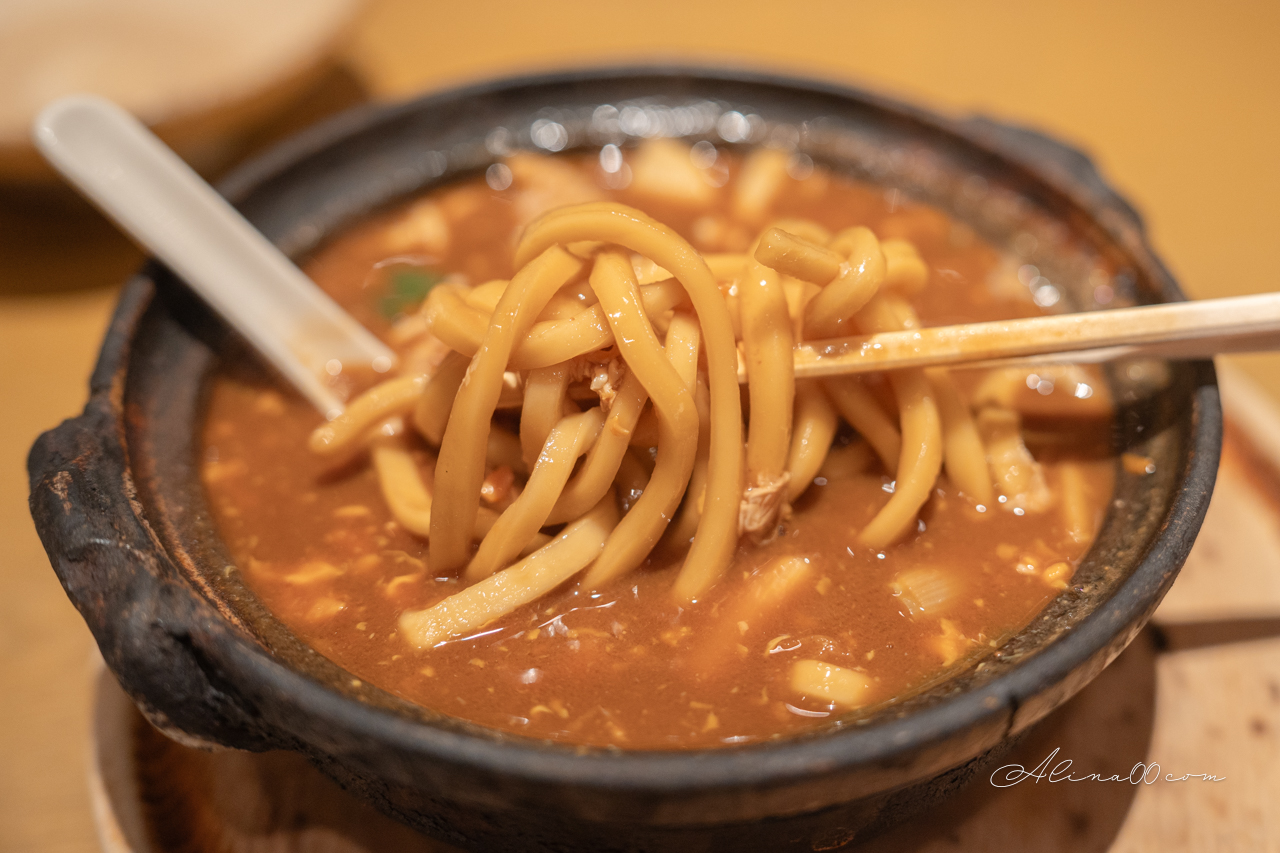 【名古屋美食】山本屋總本家味噌煮烏龍麵|招牌雞肉親子烏冬麵 @Alina 愛琳娜 【名古屋美食】山本屋總本家味噌煮烏龍麵|招牌雞肉親子烏冬麵 @Alina 愛琳娜