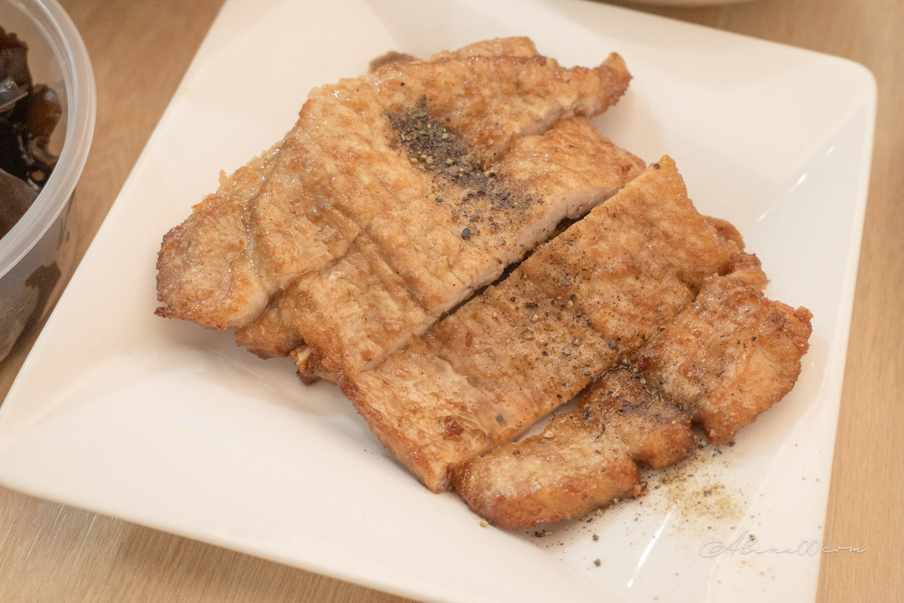 巢飯麵食館|紅油抄手醬配炒飯,平價版鼎泰豐我可以 @Alina 愛琳娜 巢飯麵食館|紅油抄手醬配炒飯,平價版鼎泰豐我可以 @Alina 愛琳娜