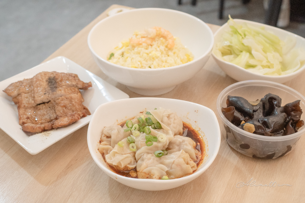 巢飯麵食館|紅油抄手醬配炒飯,平價版鼎泰豐我可以 @Alina 愛琳娜 巢飯麵食館|紅油抄手醬配炒飯,平價版鼎泰豐我可以 @Alina 愛琳娜