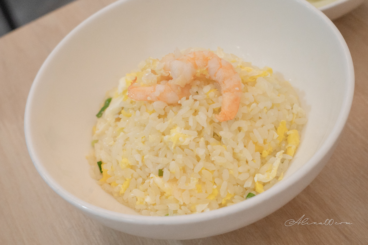 巢飯麵食館｜紅油抄手醬配炒飯，平價版鼎泰豐我可以 @Alina 愛琳娜