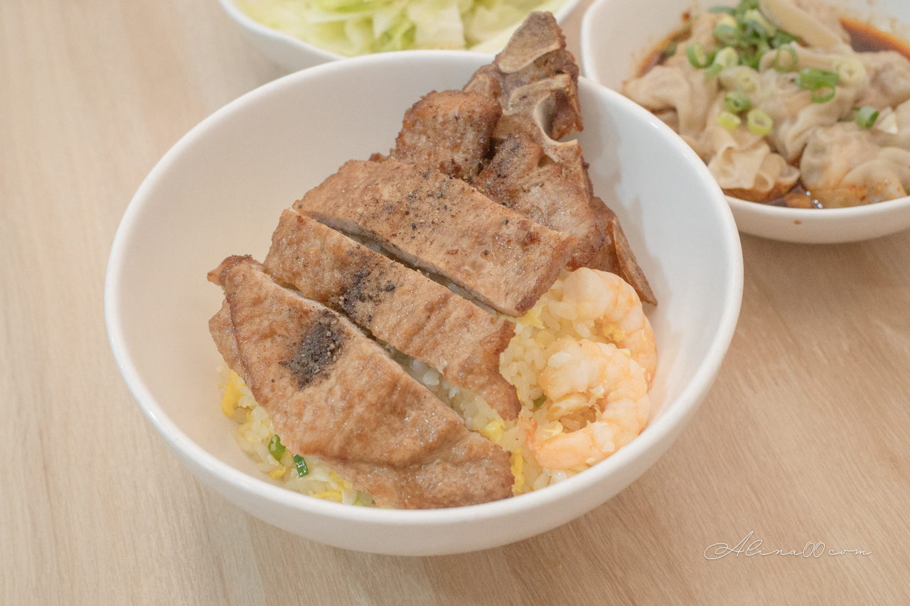 巢飯麵食館｜紅油抄手醬配炒飯，平價版鼎泰豐我可以 @Alina 愛琳娜