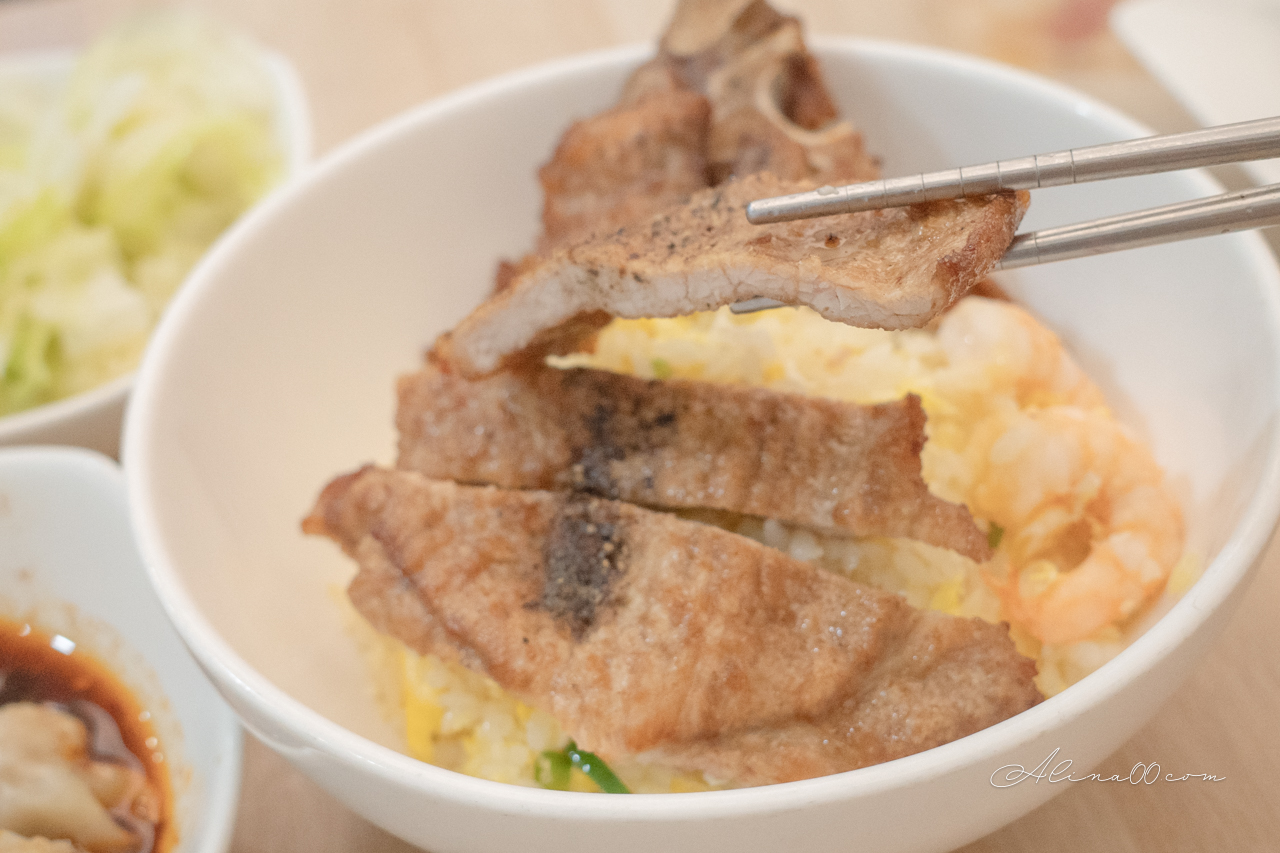 巢飯麵食館|紅油抄手醬配炒飯,平價版鼎泰豐我可以 @Alina 愛琳娜 巢飯麵食館|紅油抄手醬配炒飯,平價版鼎泰豐我可以 @Alina 愛琳娜