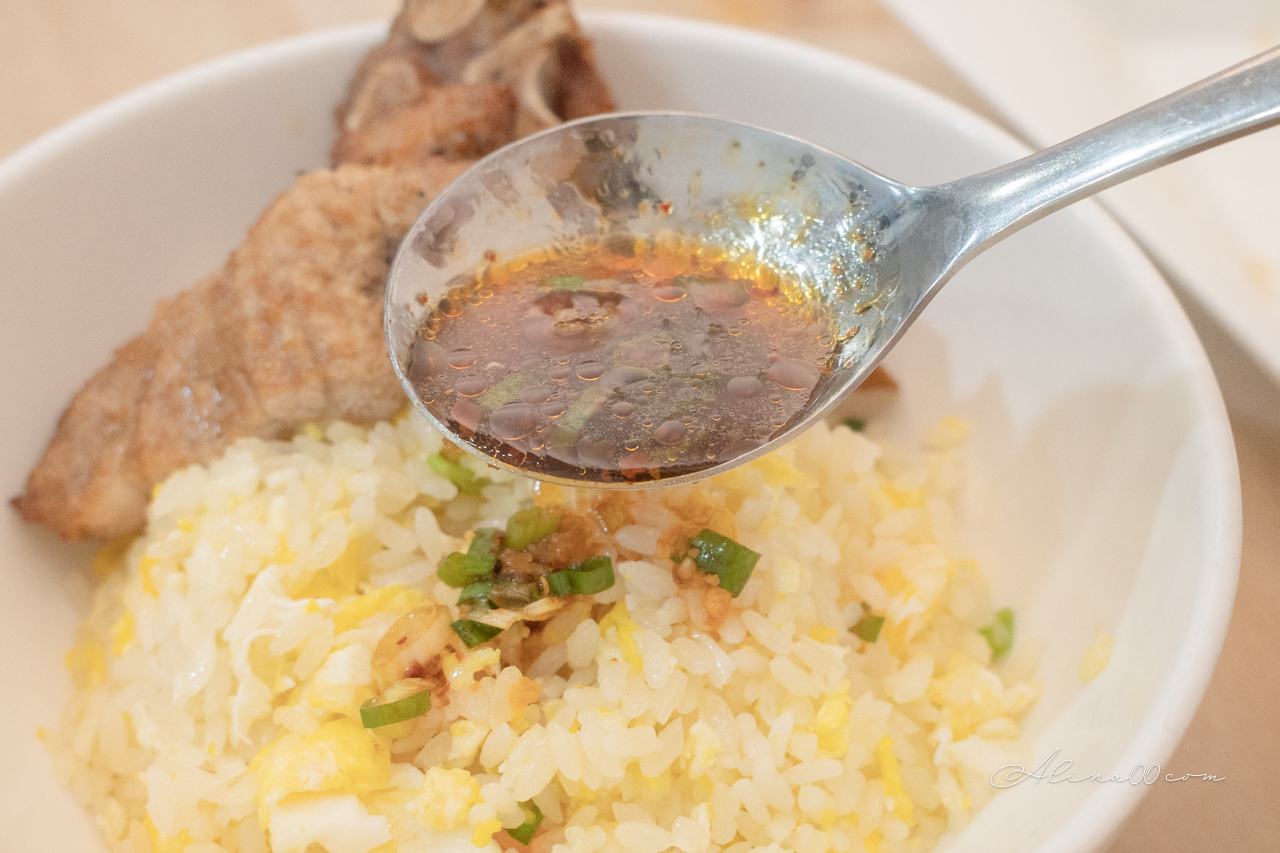 巢飯麵食館|紅油抄手醬配炒飯,平價版鼎泰豐我可以 @Alina 愛琳娜 巢飯麵食館|紅油抄手醬配炒飯,平價版鼎泰豐我可以 @Alina 愛琳娜