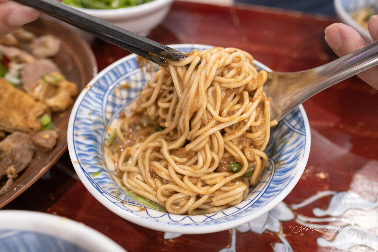 東引快刀手 內湖店|好吃豬腳滷味配拌麵,開到半夜當宵夜 @Alina 愛琳娜 東引快刀手 內湖店|好吃豬腳滷味配拌麵,開到半夜當宵夜 @Alina 愛琳娜