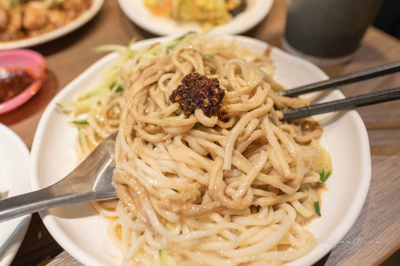 金香豬腳涼麵|行天宮滷豬腳黏Q美味,腿庫推薦必吃 @Alina 愛琳娜 金香豬腳涼麵|行天宮滷豬腳黏Q美味,腿庫推薦必吃 @Alina 愛琳娜