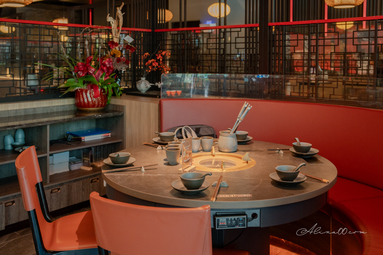 湊湊火鍋 台北大巨蛋店｜川味成都麻辣鍋,豬肚雞鍋好喝 @Alina 愛琳娜