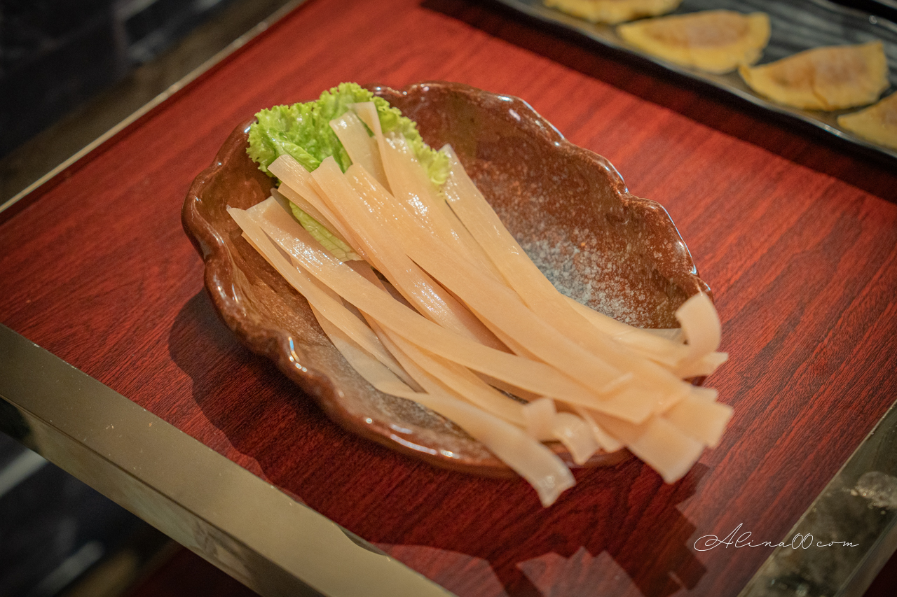 湊湊火鍋 台北大巨蛋店｜川味成都麻辣鍋,豬肚雞鍋好喝 @Alina 愛琳娜