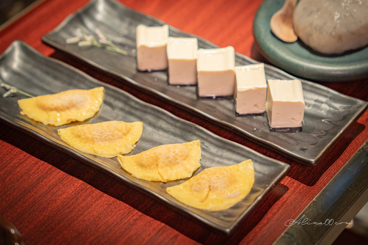 湊湊火鍋 台北大巨蛋店｜川味成都麻辣鍋,豬肚雞鍋好喝 @Alina 愛琳娜