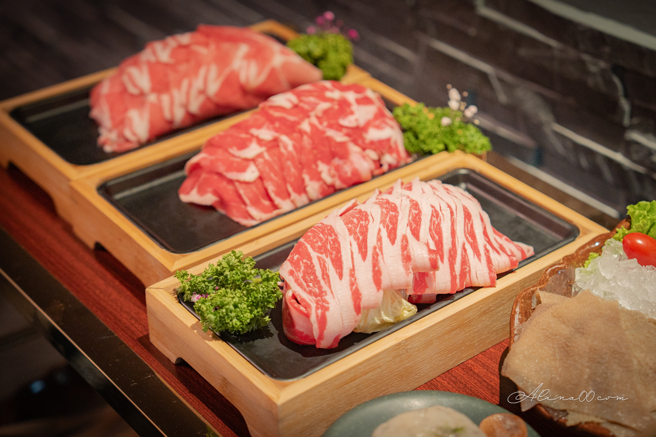 湊湊火鍋 台北大巨蛋店｜川味成都麻辣鍋,豬肚雞鍋好喝 @Alina 愛琳娜