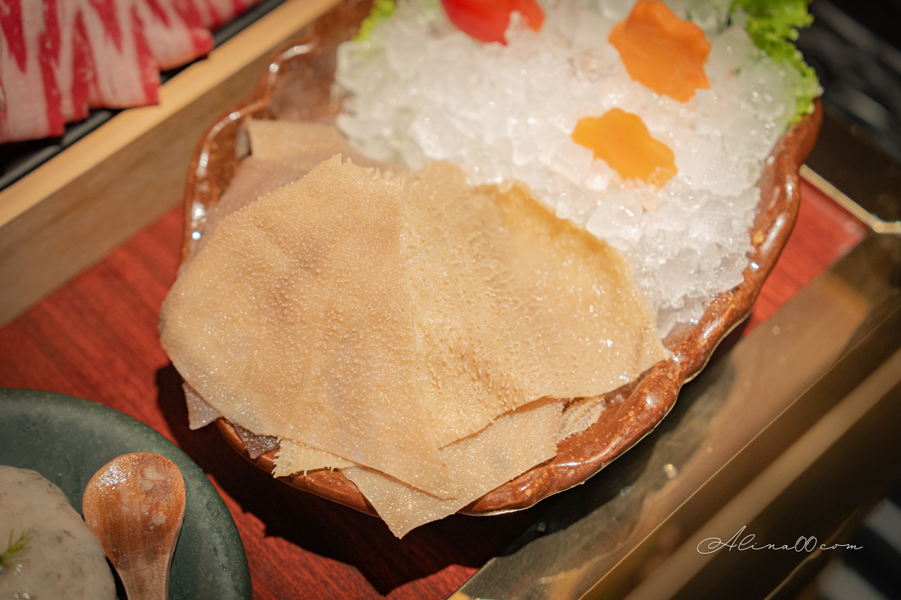 湊湊火鍋 台北大巨蛋店｜川味成都麻辣鍋,豬肚雞鍋好喝 @Alina 愛琳娜