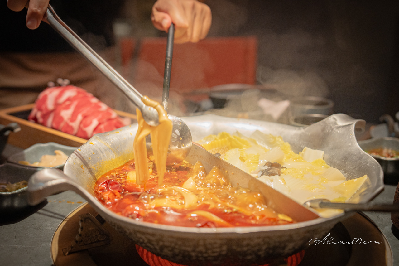 湊湊火鍋 台北大巨蛋店｜川味成都麻辣鍋,豬肚雞鍋好喝 @Alina 愛琳娜